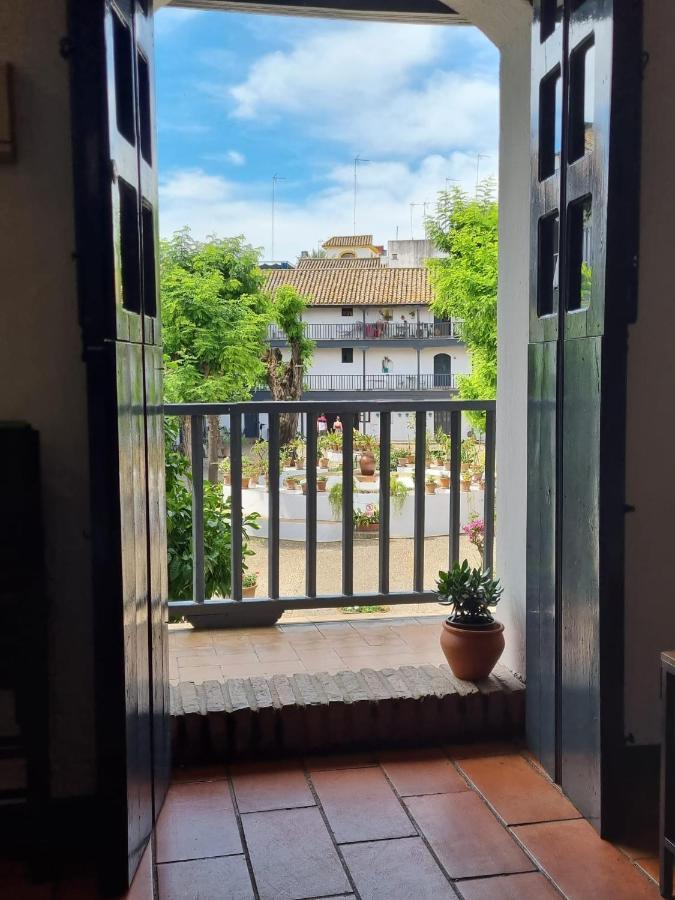 Apartamento Con Patio Sevillano Luaran gambar