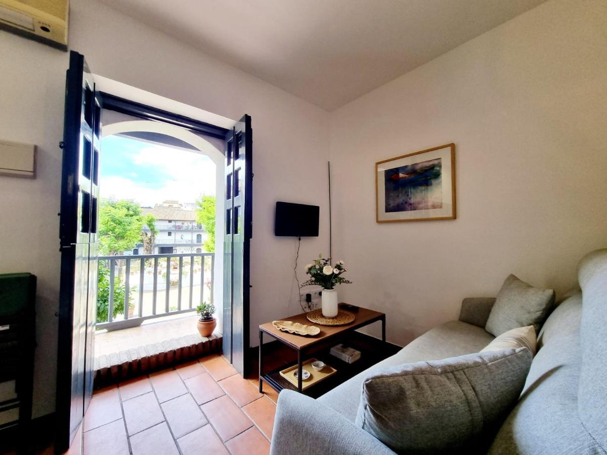 Apartamento Con Patio Sevillano Luaran gambar