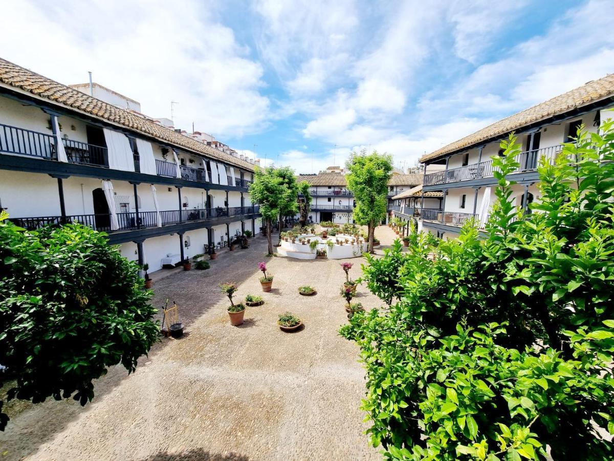 Apartamento Con Patio Sevillano Luaran gambar