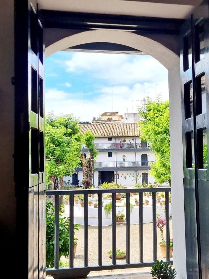 Apartamento Con Patio Sevillano Luaran gambar