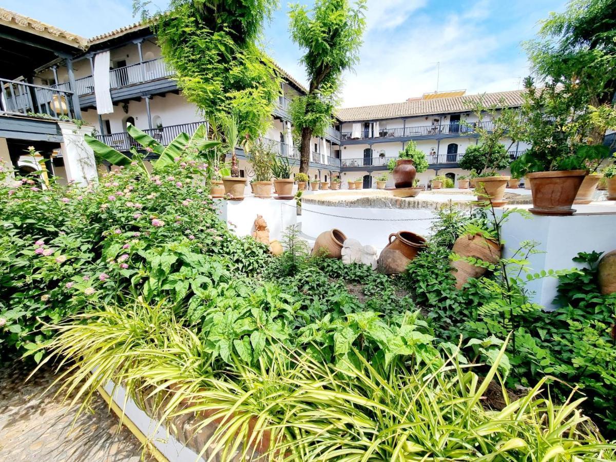 Apartamento Con Patio Sevillano Luaran gambar